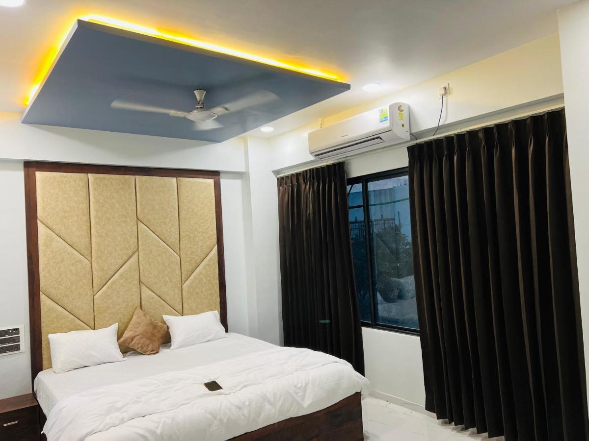 Hotel New City Light Surat Dış mekan fotoğraf