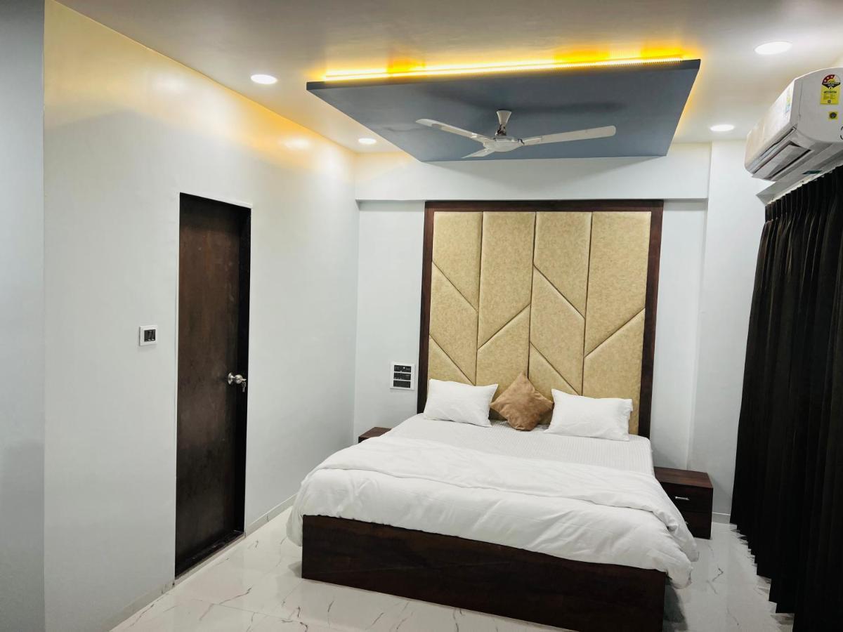 Hotel New City Light Surat Dış mekan fotoğraf