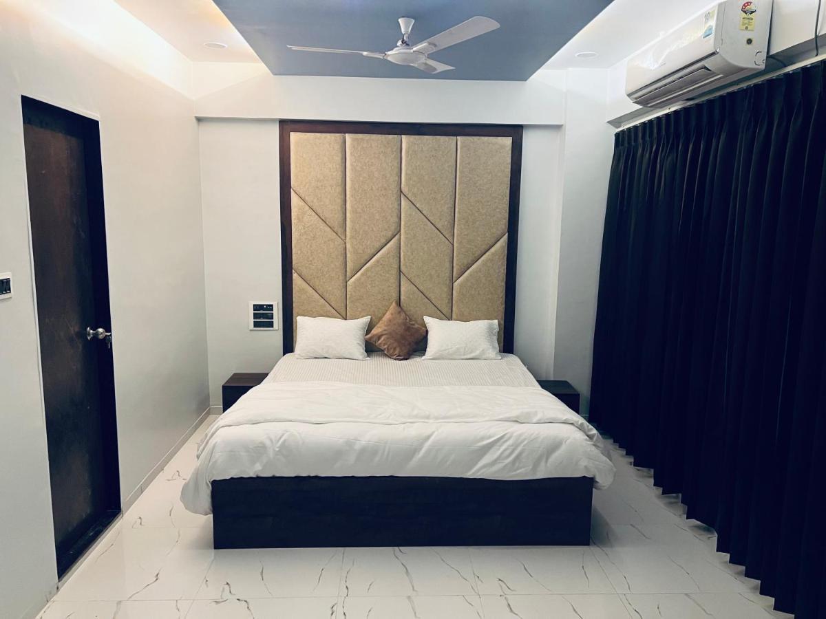 Hotel New City Light Surat Dış mekan fotoğraf