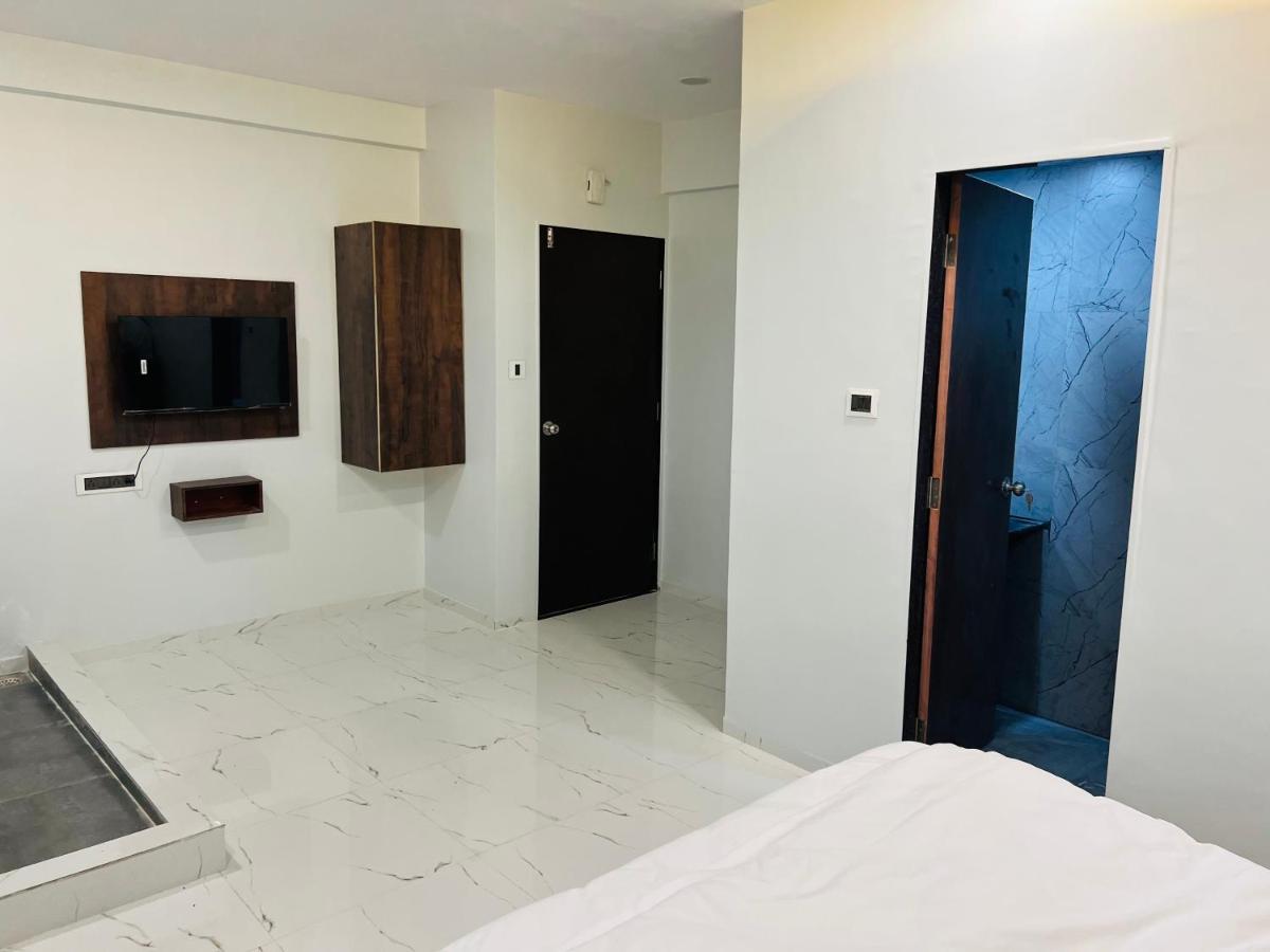 Hotel New City Light Surat Dış mekan fotoğraf